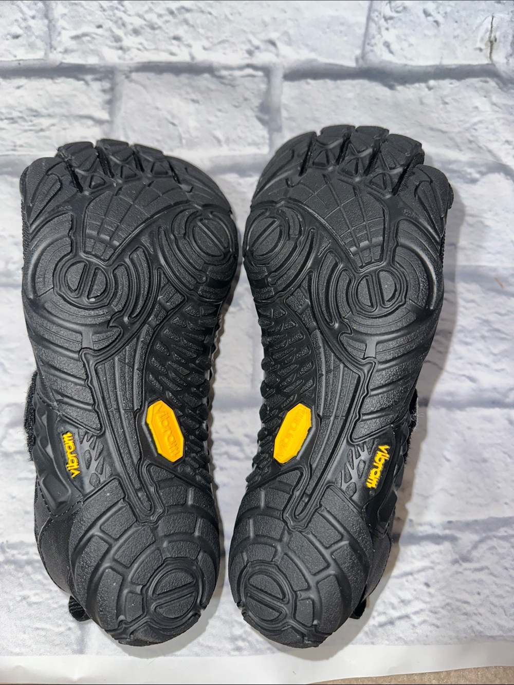Vibram Fivefingers Black Five-Toe Athletic Shoes with Toggle Lacing Size 7.5-8 - Picture 5 of 6